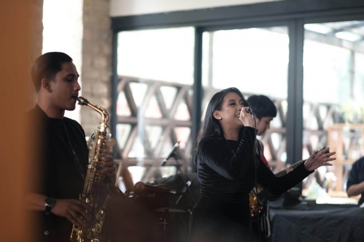 Puspa bernyanyi saat press conference album perdana MLDJAZZPROJECT Season 4